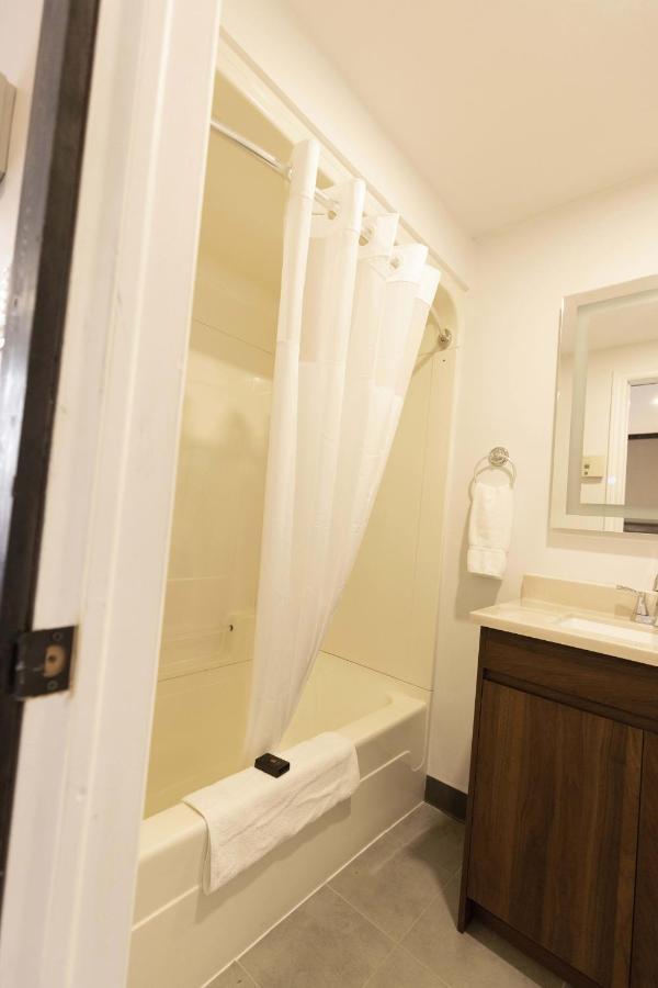Motel 7 Inn & Suites Beresford Экстерьер фото